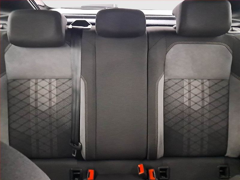 Volkswagen Taigo (2022) R-Line 1.0 TSI - fotka 10 z 17