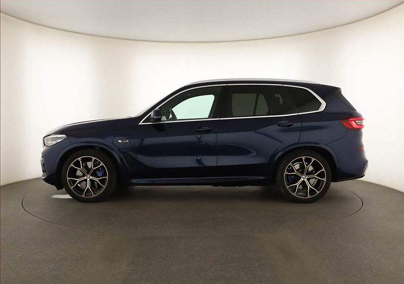 BMW X5 (2023) xDrive45e iPerf. - fotka 3 z 22