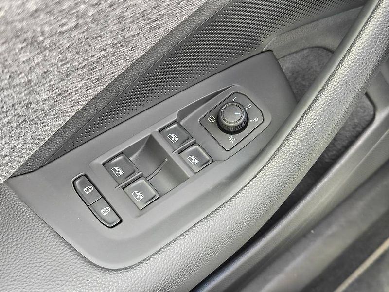 Škoda Superb Selection 7DSG 2,0TDI - fotka 21 z 25