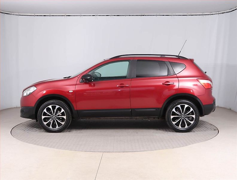 Nissan Qashqai (2013) 1.6, Tempomat, Park. senzory - fotka 3 z 15