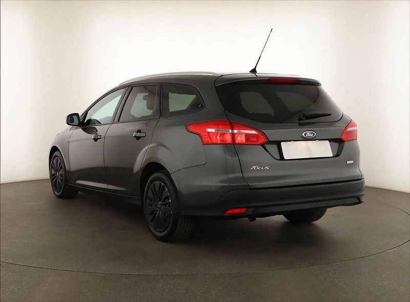 Ford Focus (2016) 1.0 EcoBoost, Vyhř. sedaček - fotka 4 z 12
