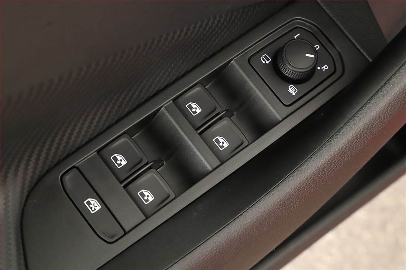 Škoda Kamiq (2025) 1.0 TSI, MONTE CARLO, AUTOMAT - fotka 20 z 21