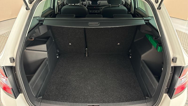 Škoda Fabia 1.0 TSI Ambition Combi - fotka 17 z 25