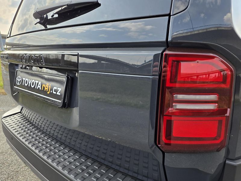 Toyota Land Cruiser 2.8-INVINCIBLE-ZÁRUKA-DPH - fotka 63 z 77