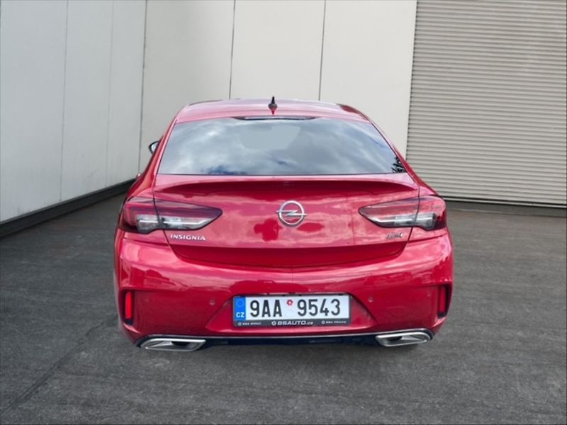 Opel Insignia 2,0 T 169k GSi 4x4 AT - fotka 5 z 11