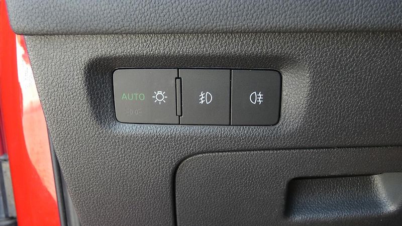 Škoda Octavia Combi 2,0 TDI Ambition - fotka 10 z 23