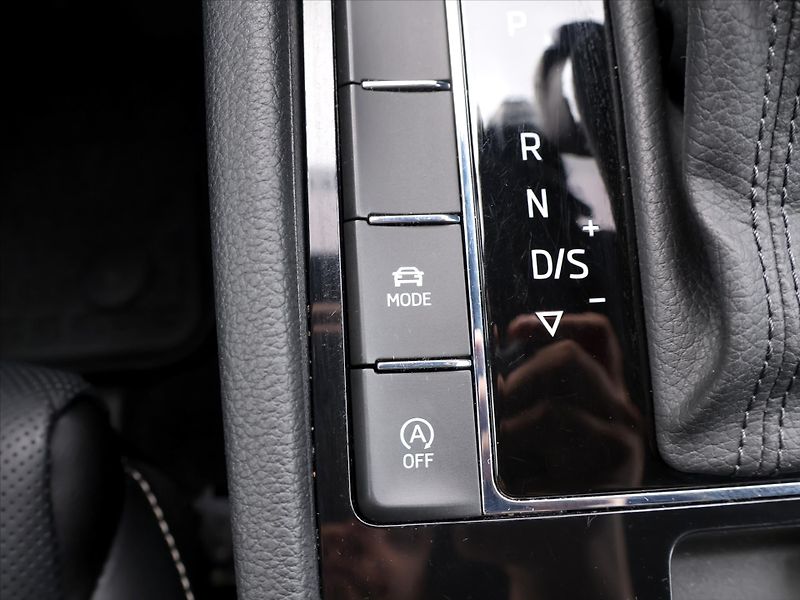 Škoda Superb 2,0 TDI DSG L&K DPH CZ - fotka 26 z 34