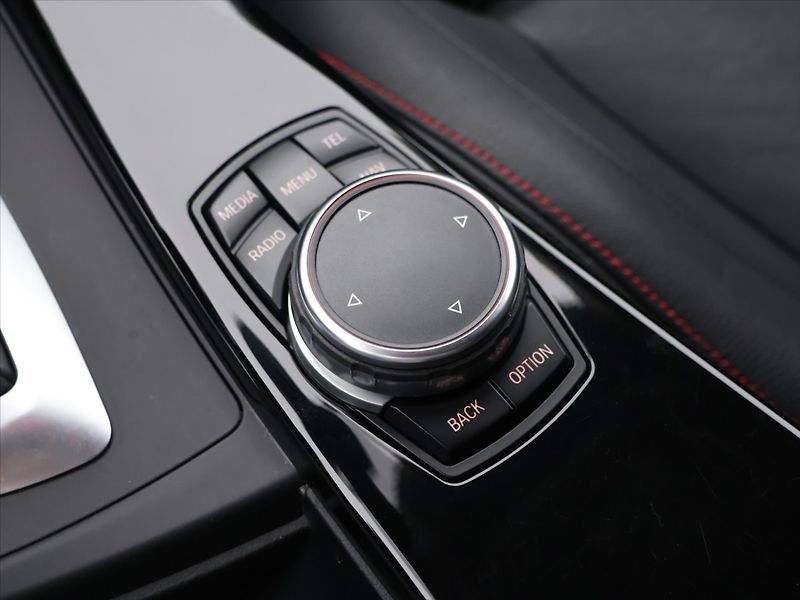 BMW Řada 3 3,0 330d 210kW Aut. xDrive - fotka 27 z 36