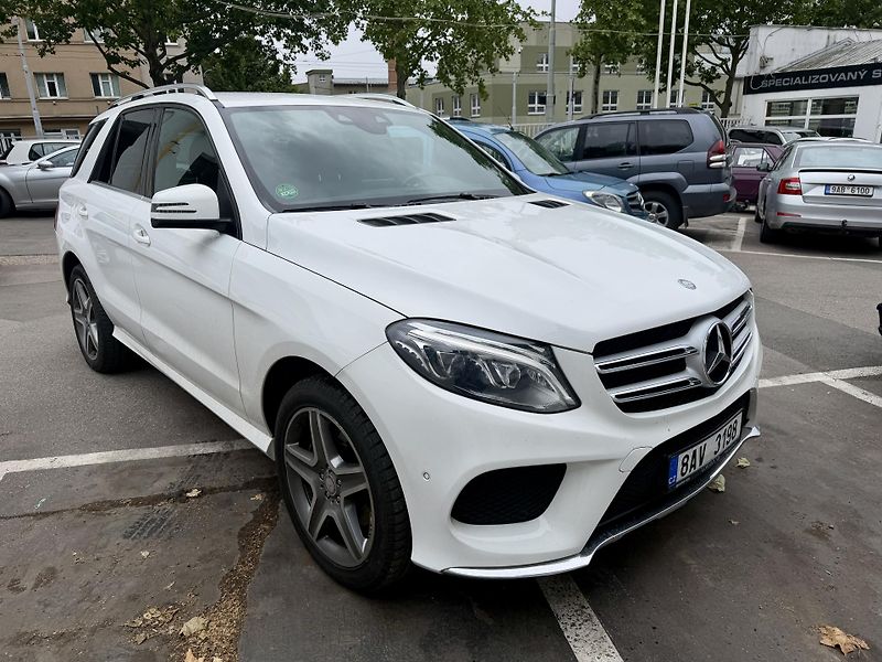 Mercedes-Benz GLE 250d 4M AMG Airmatic - fotka 33 z 53