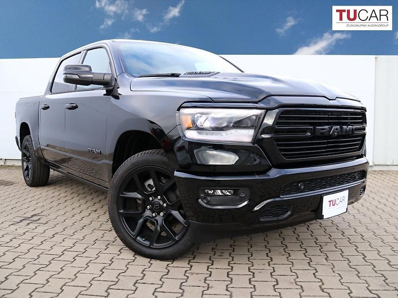 RAM 1500 (2024) Laramie 5.7 V8 HEMI E-Torque - fotka 3 z 38