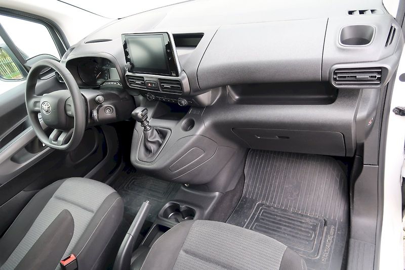 Toyota ProAce City Verso (2022) Business Shuttle 1,2 T Long /8 - fotka 8 z 32