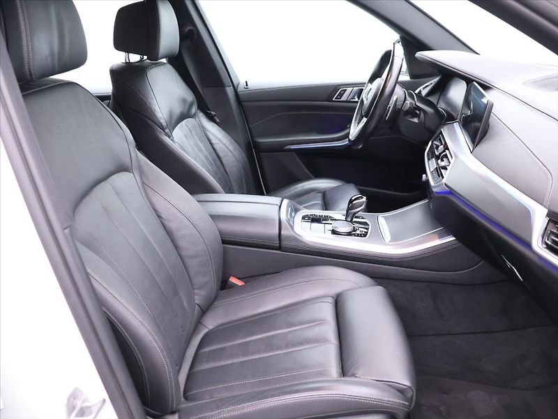 BMW X5 3,0 30D 210kW xDrive M-Paket - fotka 13 z 44