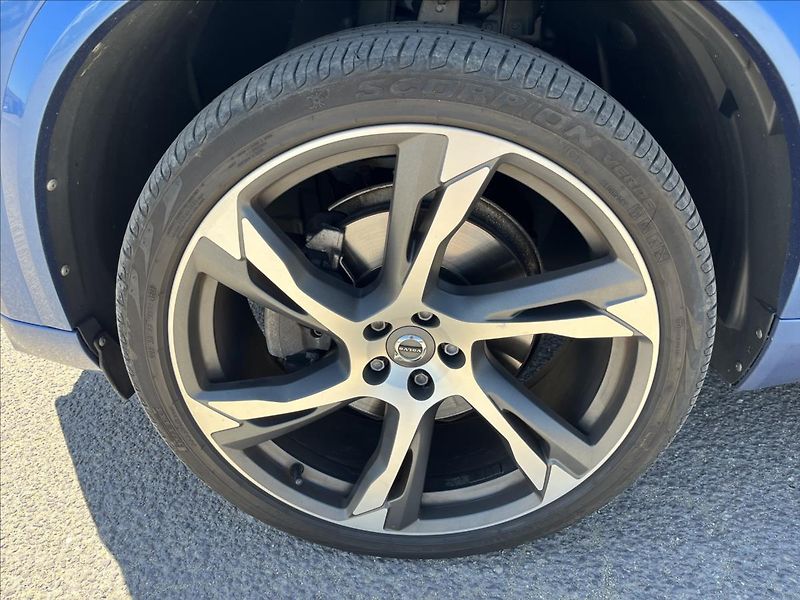 Volvo XC90 2,0 D5 R-DESIGN AWD SERVIS DPH - fotka 47 z 54