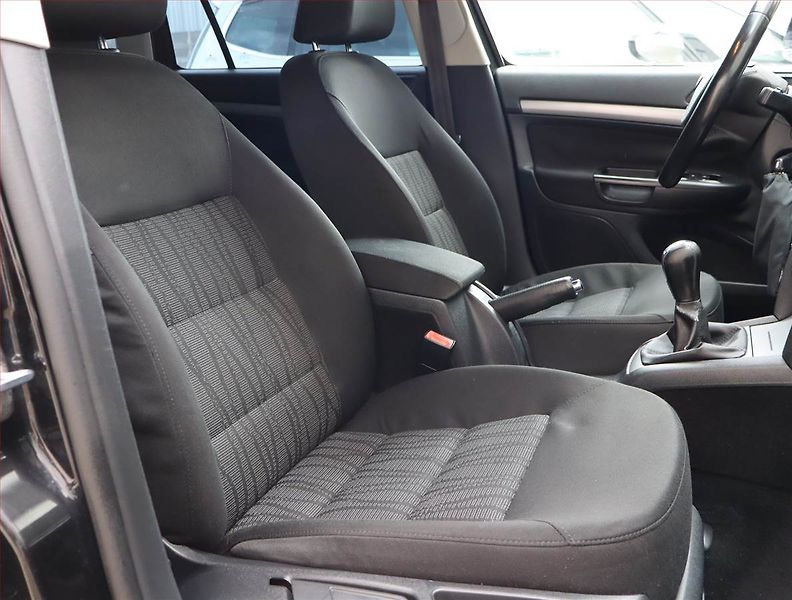 Škoda Octavia (2009) 1.4 TSI, Navi, Tempomat - fotka 9 z 15