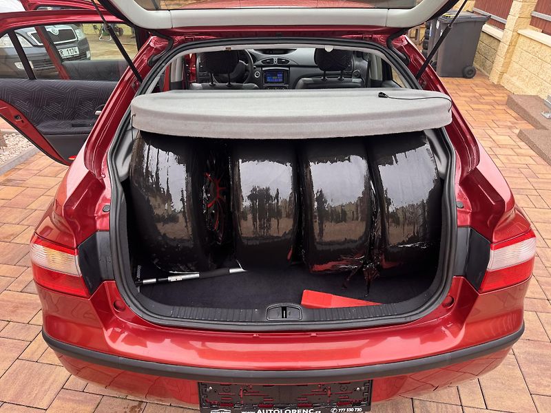 Renault Laguna 1.8i 88Kw Dynamique - fotka 13 z 17