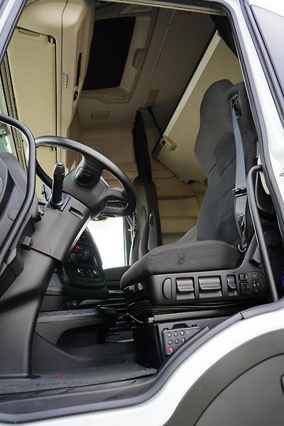 Iveco S-WAY (2023) 420 / E 6 / KONTENER + WINDA / - fotka 7 z 45