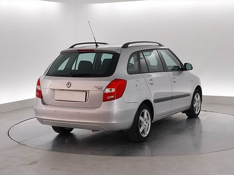 Škoda Fabia (2009) Ambition 1.9 TDI, Serv.kniha - fotka 5 z 19