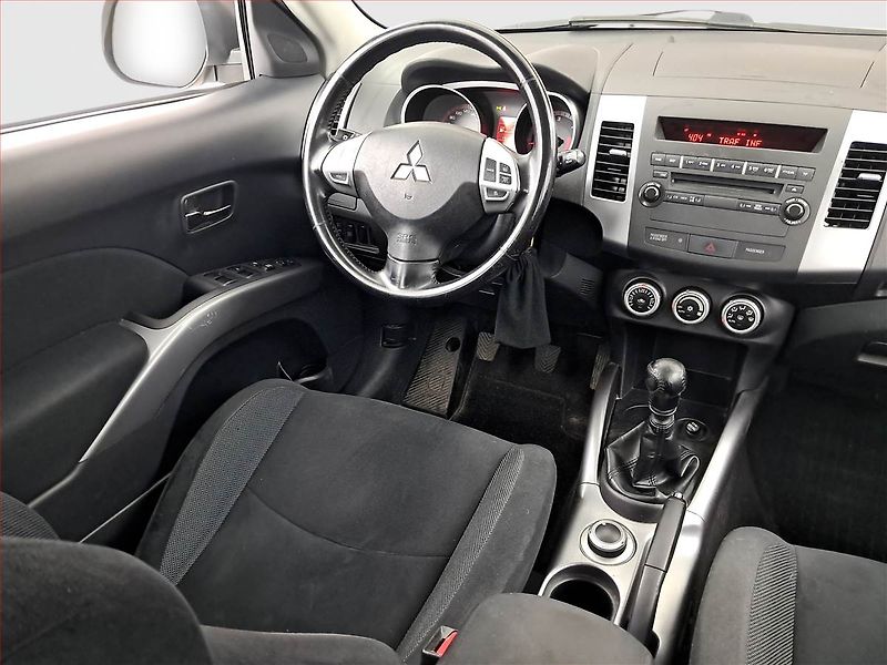 Mitsubishi Outlander (2009) 2.2 DI-D, 4X4, 7 míst, Tažné - fotka 7 z 15