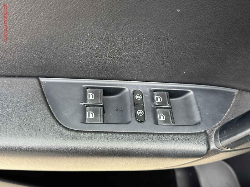 Volkswagen Touareg (2011) 3.0 TDi 4x4, AT, navi, bixen - fotka 11 z 22