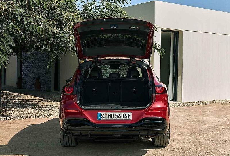 Nový Mercedes-Benz GLC s technologií EQ se bude nabízet souběžně s původní verzí se spalovacími motory.
