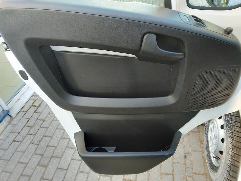 Peugeot Boxer (2024) 3500 L3H2 BlueHDi 140 MAN6 - fotka 8 z 34