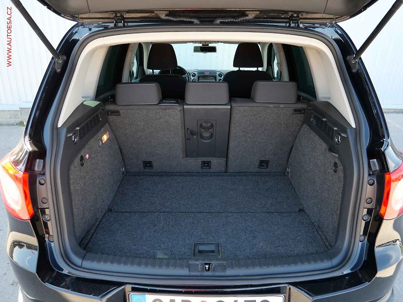 Volkswagen Tiguan (2010) 2.0TDi, Panor, výhř.sed. - fotka 7 z 19