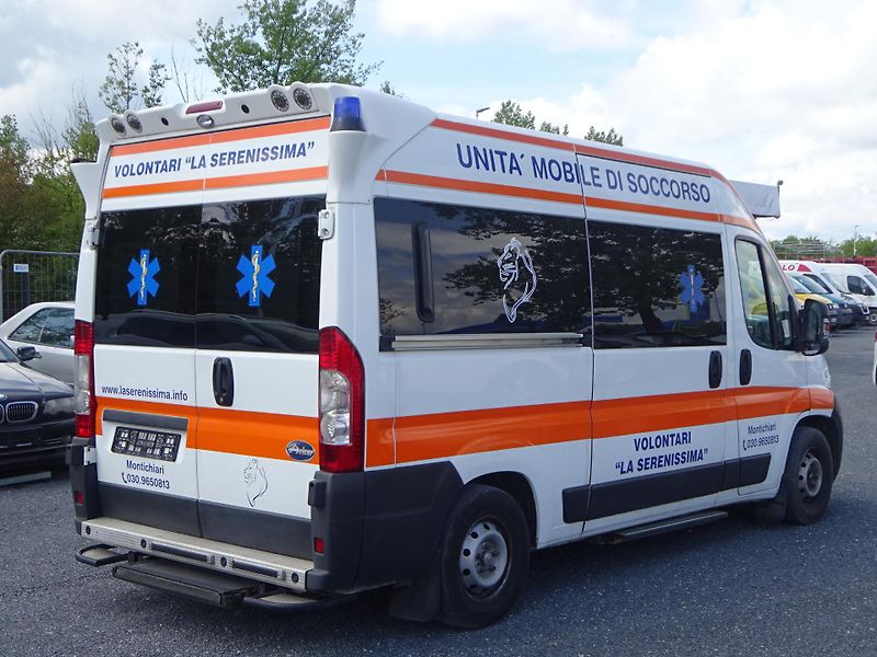 Fiat Ducato 3.0JTD VYBAVENÝ SANITNÍ VŮZ - fotka 4 z 28