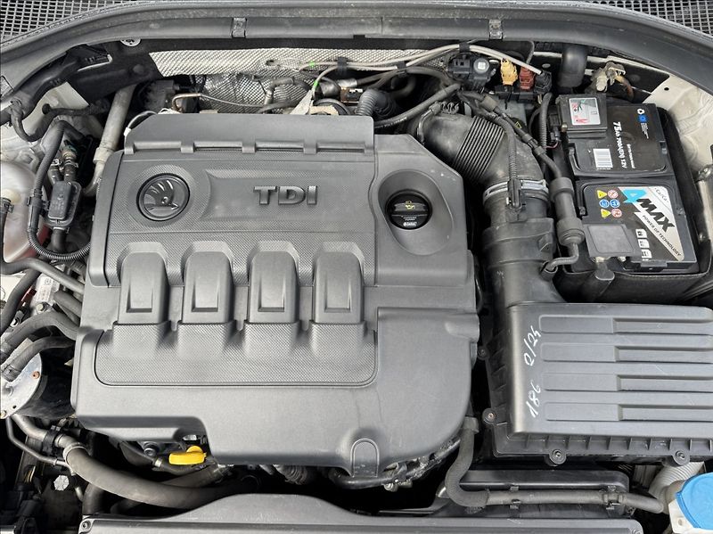Škoda Superb 2,0 TDI 140kW ACC - fotka 45 z 50