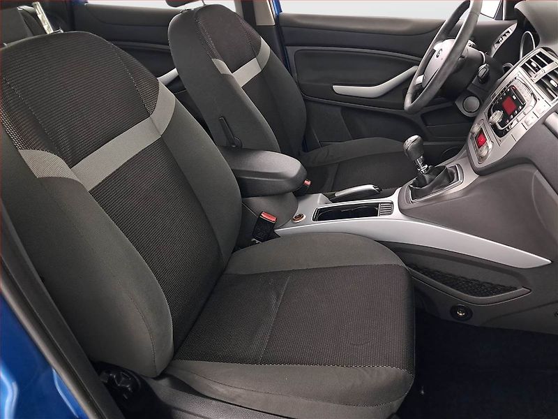 Ford Kuga (2010) 2.0 TDCi, 4X4, Park. senzory - fotka 9 z 18