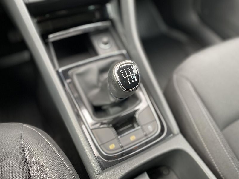 Škoda Karoq 1,0 TSI 81 kW Ambition - fotka 21 z 26