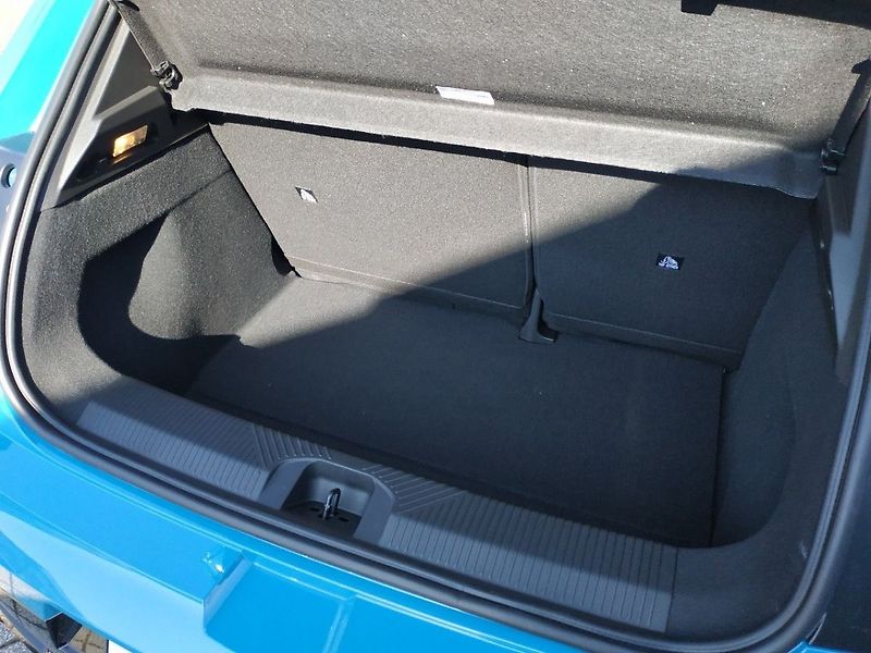 Nissan Micra EVOLVE 52kWh - fotka 29 z 29