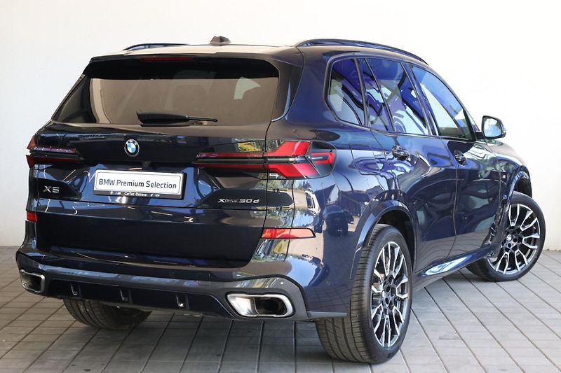 BMW X5 xDrive30d - fotka 3 z 32
