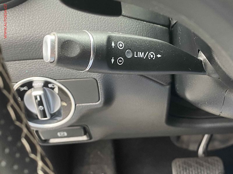 Mercedes-Benz CLA (2018) 1.6 CLA180, AT, LED, panor - fotka 14 z 20