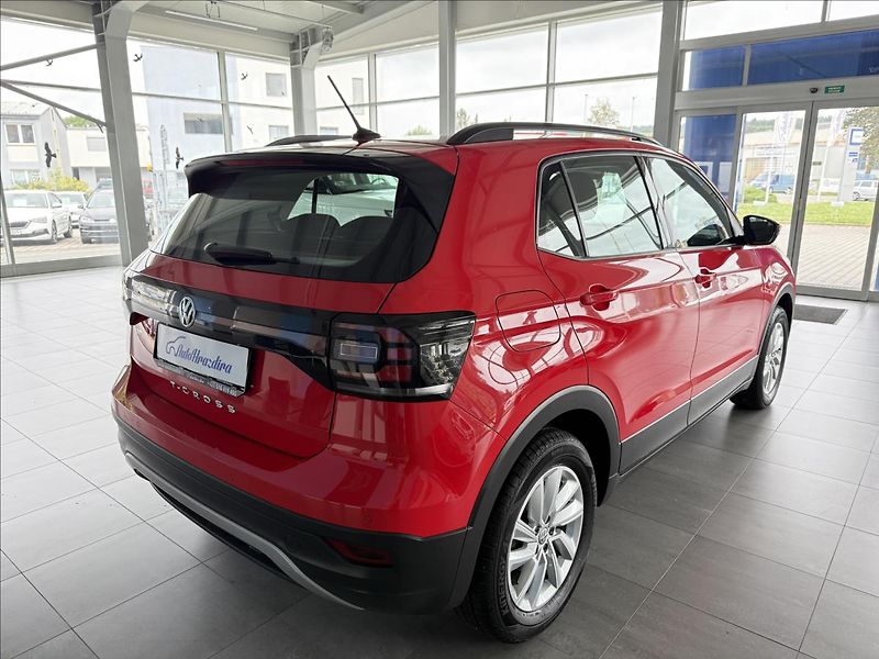 Volkswagen T-Cross 1,0   TSI 70kW,LIFE,SERVISKA - fotka 6 z 23