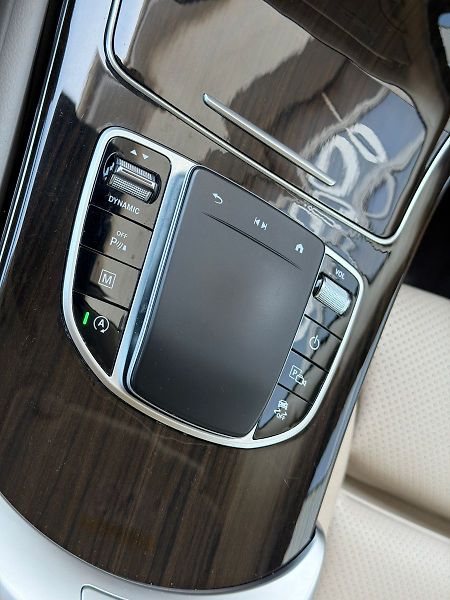 Mercedes-Benz GLC 220d 4MATIC - fotka 31 z 38