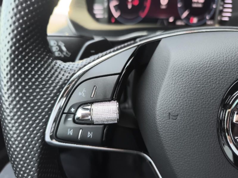 Škoda Octavia 2.0 TDi Sportline DSG - fotka 13 z 24
