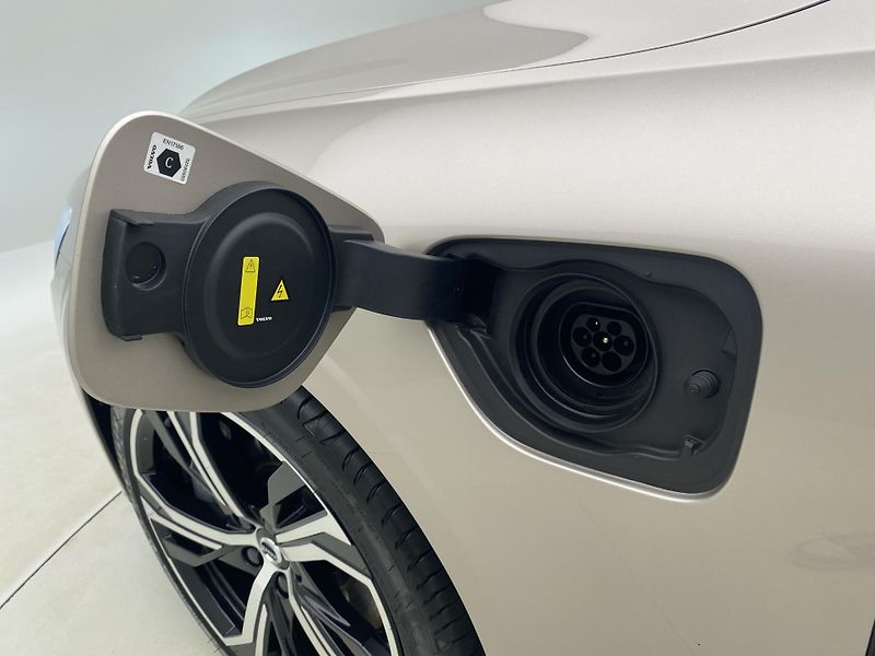 Volvo V60 T6 AWD RECHARGE DARK PLUS CZ - fotka 34 z 49