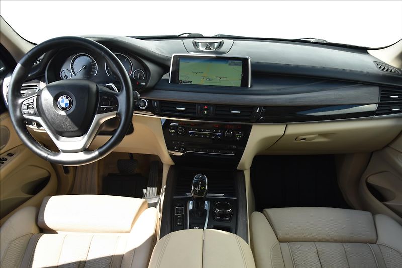 BMW X5 xDrive 40d 230kW PANORAMA - fotka 13 z 26