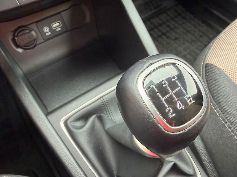 Hyundai i20 1.2 i, ČR, 1.Maj, 23 tkm - fotka 19 z 21