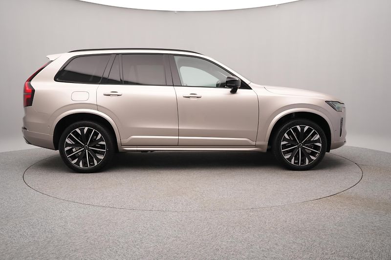 Volvo XC90 (2026) T8 AWD Plug-in ULTRA DARK 7m - fotka 13 z 28