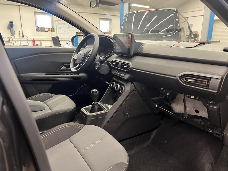 Dacia Jogger Extreme+ 1.0i 74 kW - fotka 14 z 18