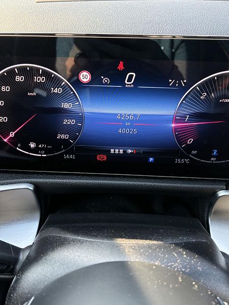 Mercedes-Benz GLB (2024) 200d 4MATIC - fotka 15 z 16