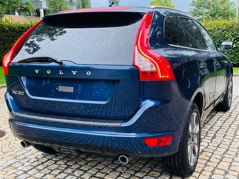Volvo XC60 2.4D5 5V 4x4 AUT TAŽNÉ SERVISK - fotka 11 z 47