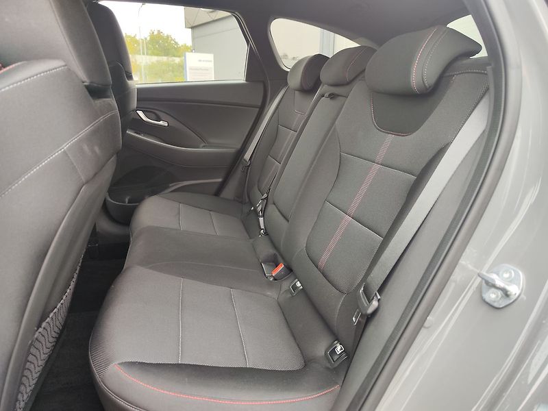 Hyundai i30 1.5 T-GDI/103kW N-Line DCT - fotka 13 z 35