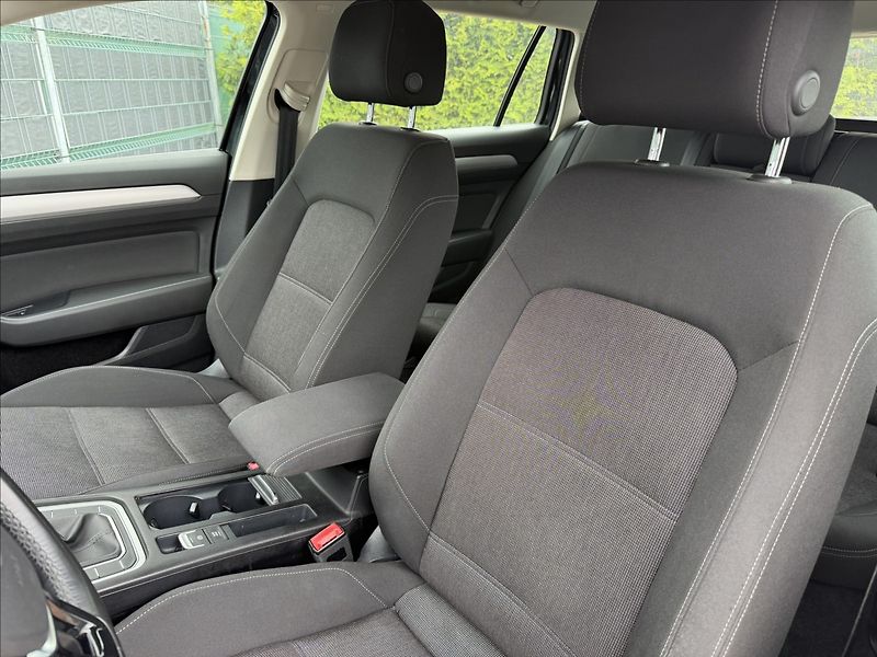 Volkswagen Passat 2.0 TDI Comfortline - fotka 15 z 20