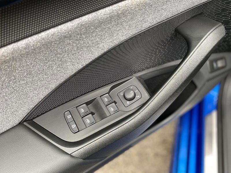 Škoda Octavia 1,5 TSI 110 kW Top Selection - fotka 11 z 27