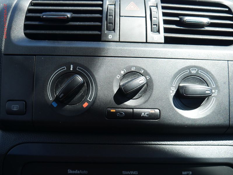 Škoda Roomster (2011) 1.2TSi, ČR, Style - fotka 15 z 16