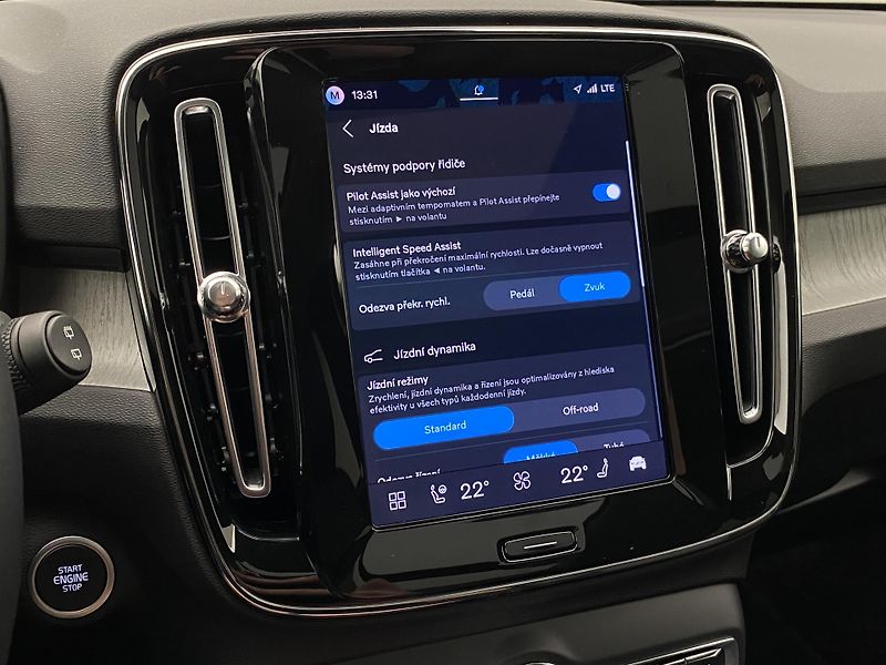 Volvo XC40 (2026) B3 AUT DARK ULTRA - fotka 48 z 66