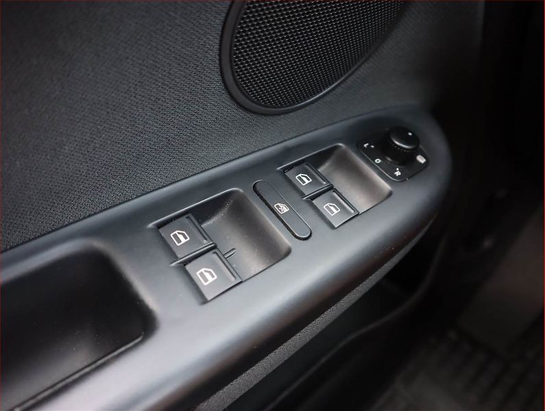 Volkswagen Golf Plus (2009) 2.0 TDI, Serv.kniha, Tempomat - fotka 13 z 16