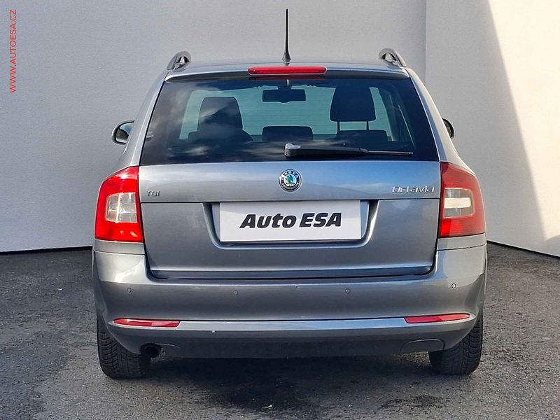 Škoda Octavia (2013) 1.6 TDi, Ambition, park.asist - fotka 5 z 17